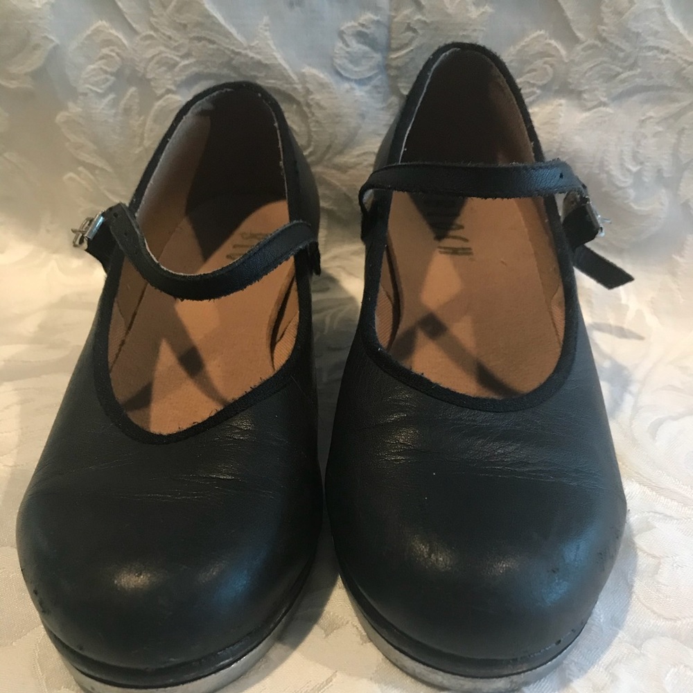 Bloch black leather, w/buckle tap shoes sz6